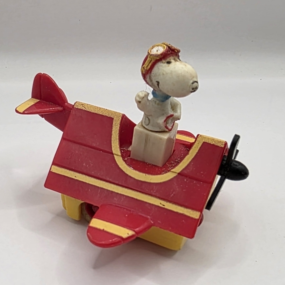 Snoopy The Red Baron Flying Doghouse